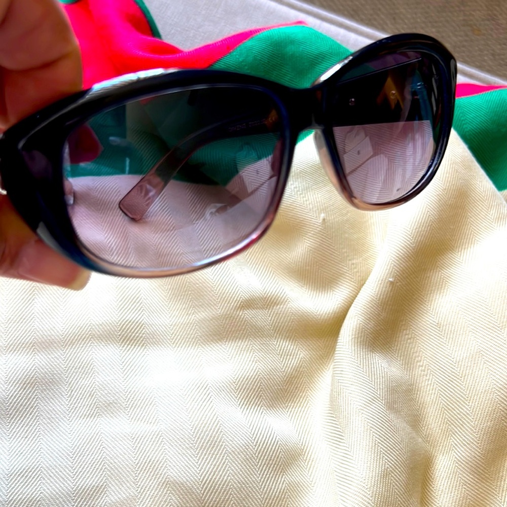 ONE OF A KIND LOUIS VUITTON HAND MADE SUNGLASSES VINTAGE NO VISIBLE SCRATCHES ✨✨
